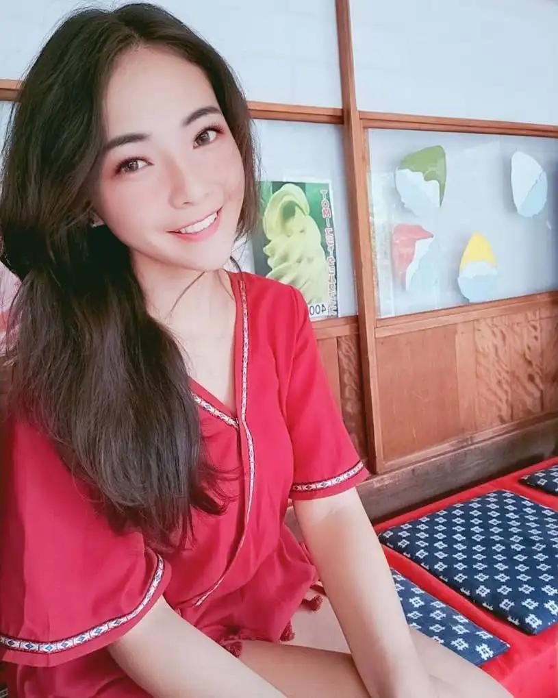 很极品！正妹「黎儿Liana」蕾丝装溢出美乳，超凶画面太挑逗了！-小湿妹图(14)