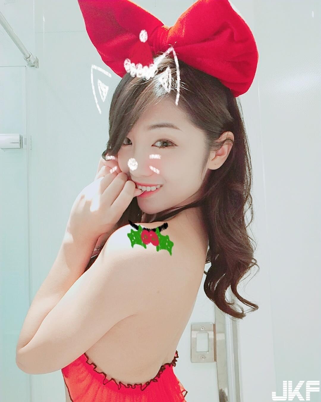 火红直播主！白嫩气质美女「艾森Eisen」的迷蒙双眼，让男人抵抗力瞬间归零！(13)