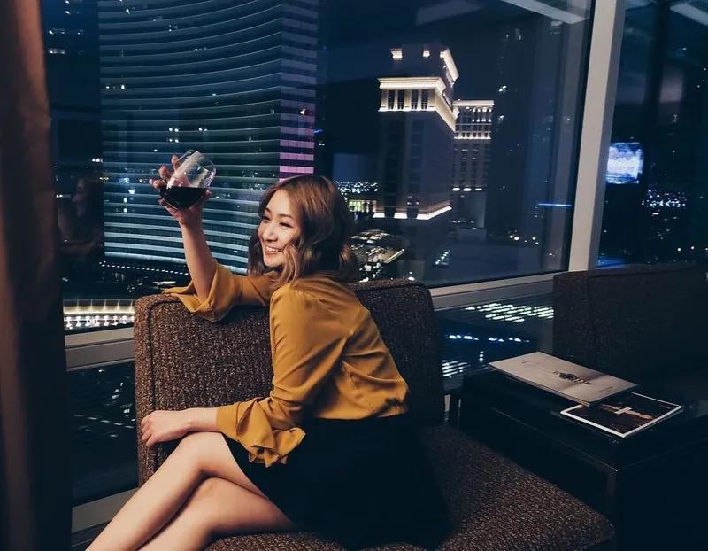 短发正妹Miya庄蜜搭船换上泳装性感美背与蜜桃臀超性感(4)