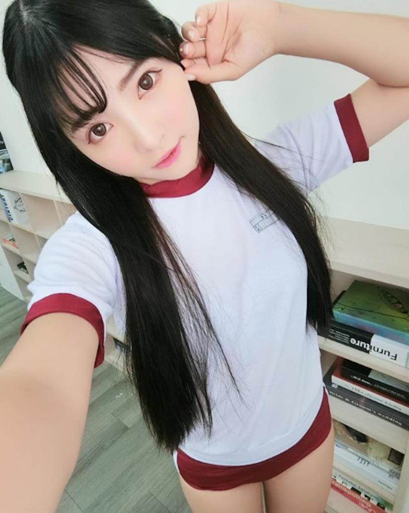 捕获穿真理裤的甜美爆乳妹，诱人白皙美腿看了超犯规！(7)