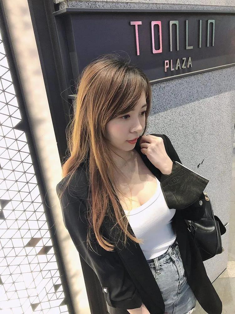 路边巧遇「可爱气质正妹」完美视角太诱惑！甜美的气质外型让人好陶醉-小湿妹图(3)