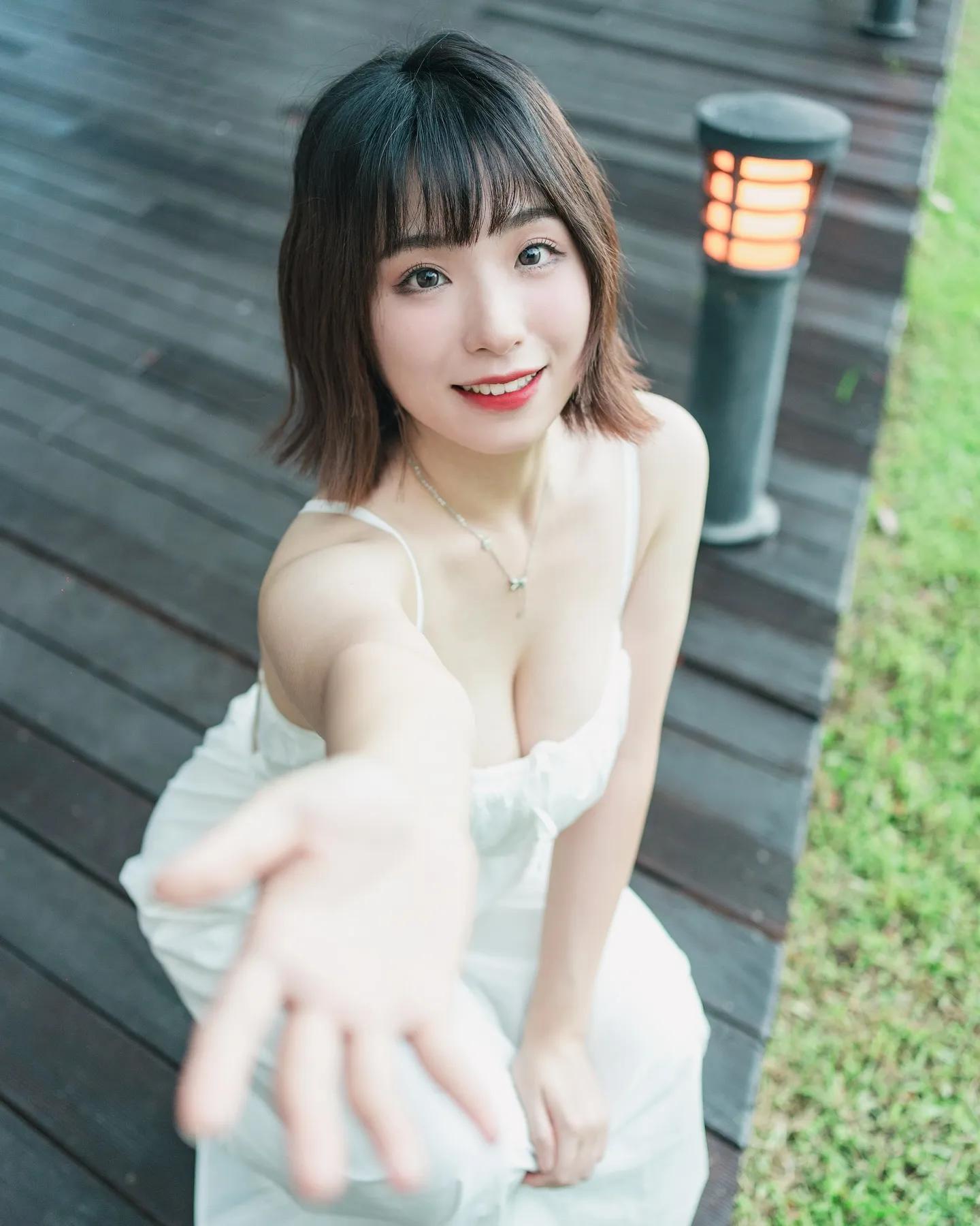 气质型女孩「苹苹澎澎」甜美的微笑使人纷纷沦陷(23)