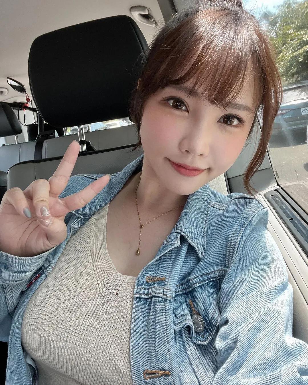 「咪妃」超紧身勒出饱满真实身材 网看了感到惊呼(8)