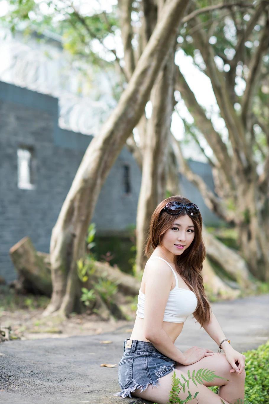 豐盈美女陳恣含戶外性感迷人寫真55P(16)