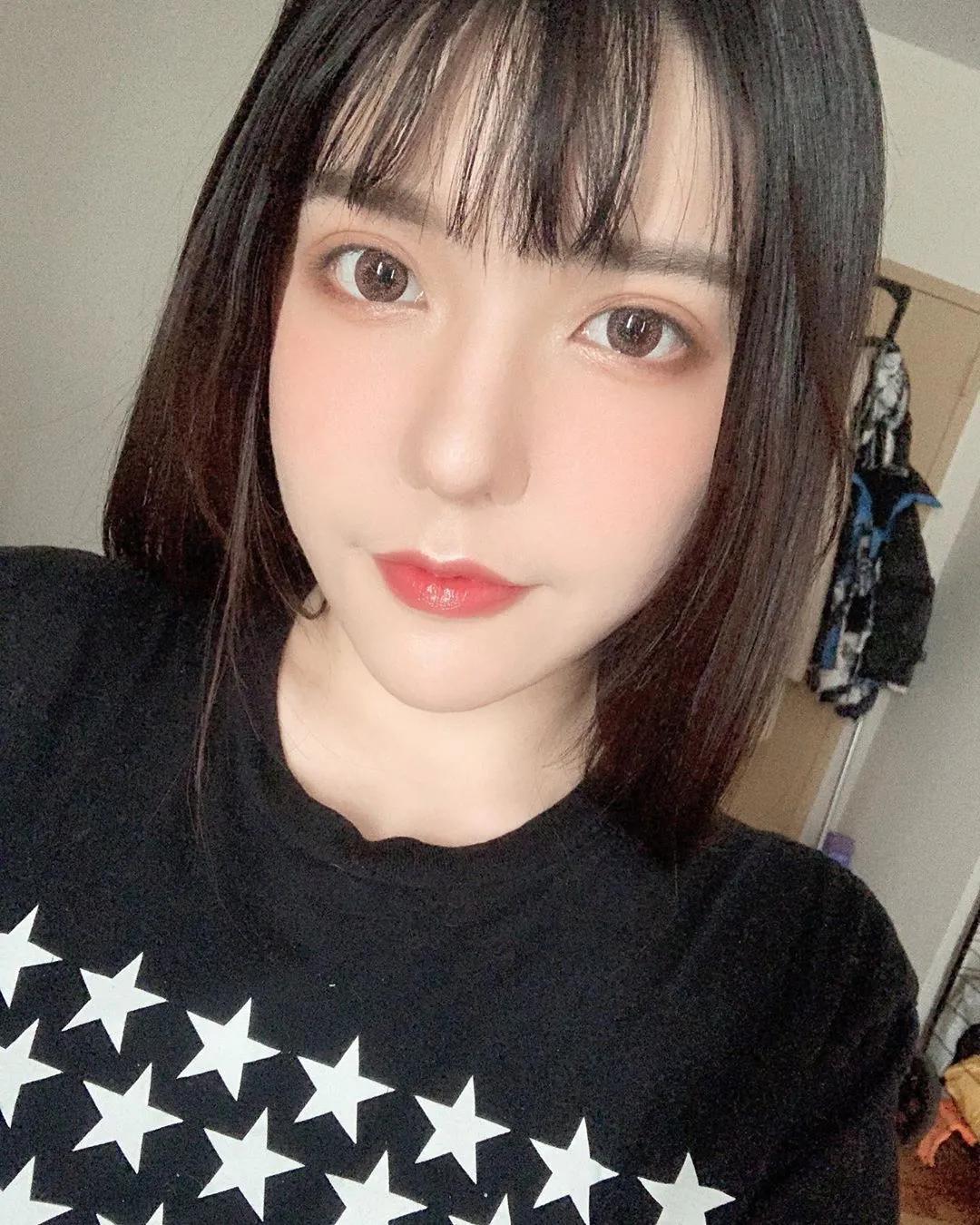 杨杨 娇小有料颜值高！有著网友赞赏的火辣身材(6)