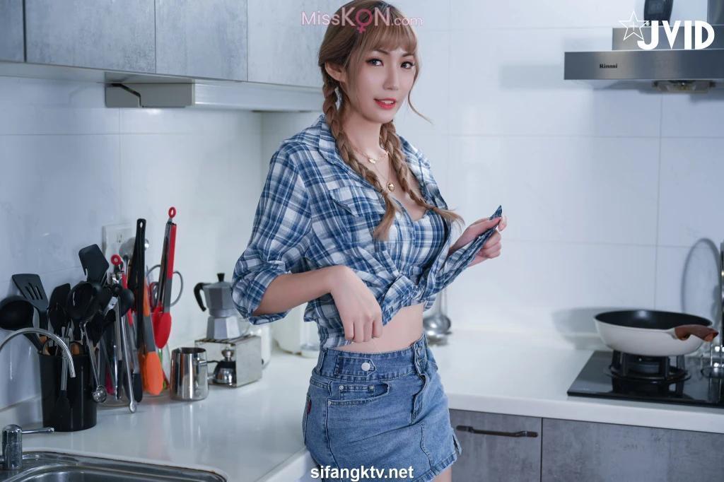 [JVID] 芷萱: 超大尺度私拍，斯文青春廚娘，四點全露 (132 photos )(49)