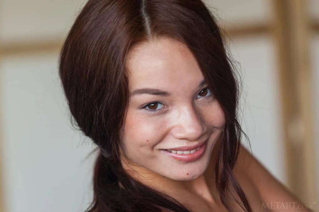 Nici Dee-Eyes Up Here(146)