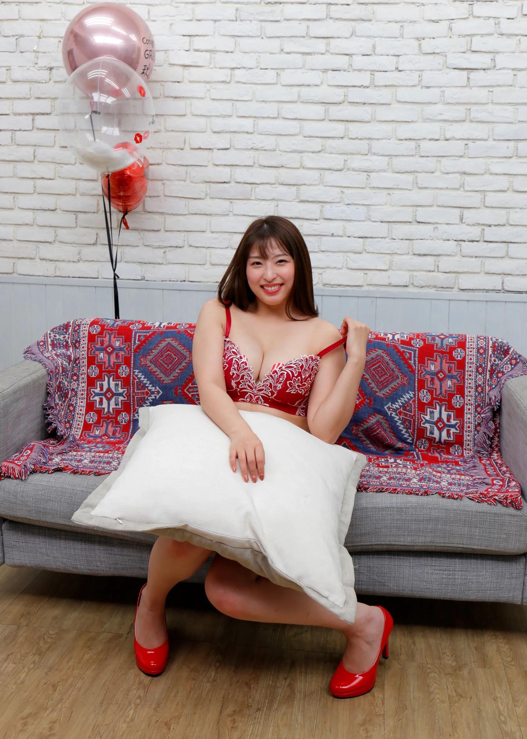 20191025 JKF VIP 秋山祥子 女优大尺摄影会之分享(9)