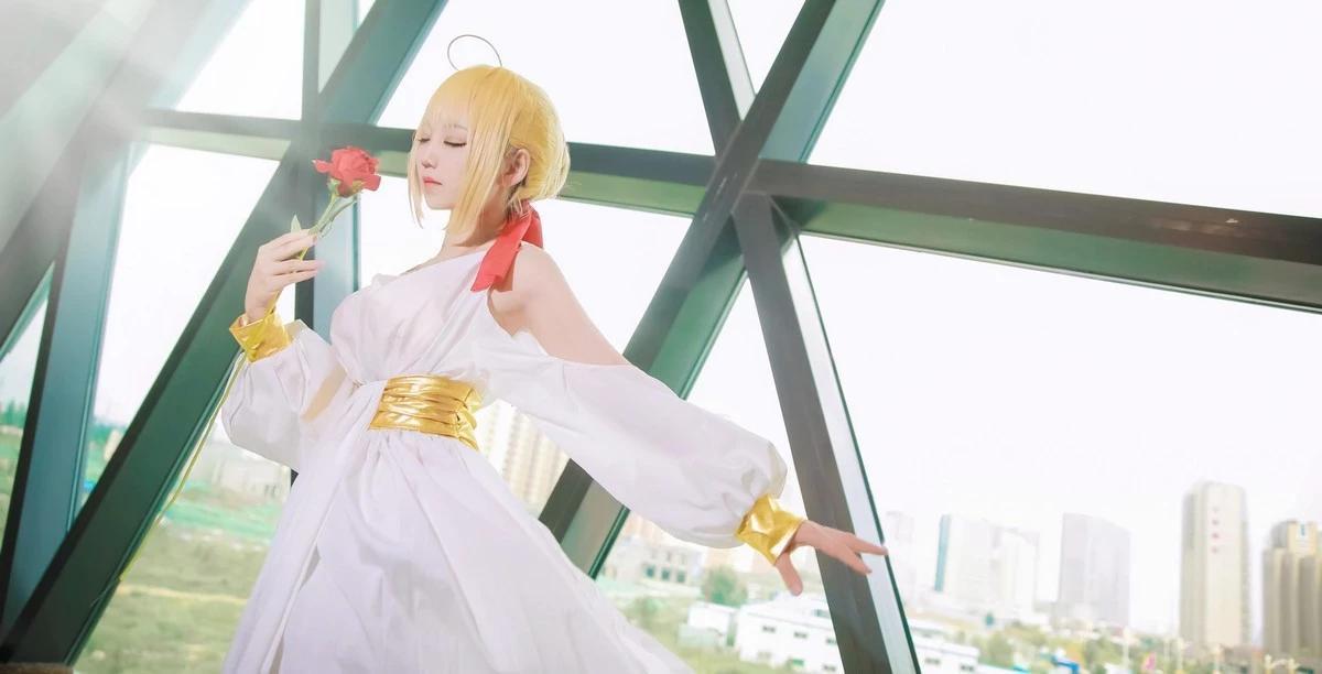 微博紅人Coser楚楚子尼祿場照主題戶外性感美女戰士裝扮低胸秀完美身材誘惑寫真87P(79)