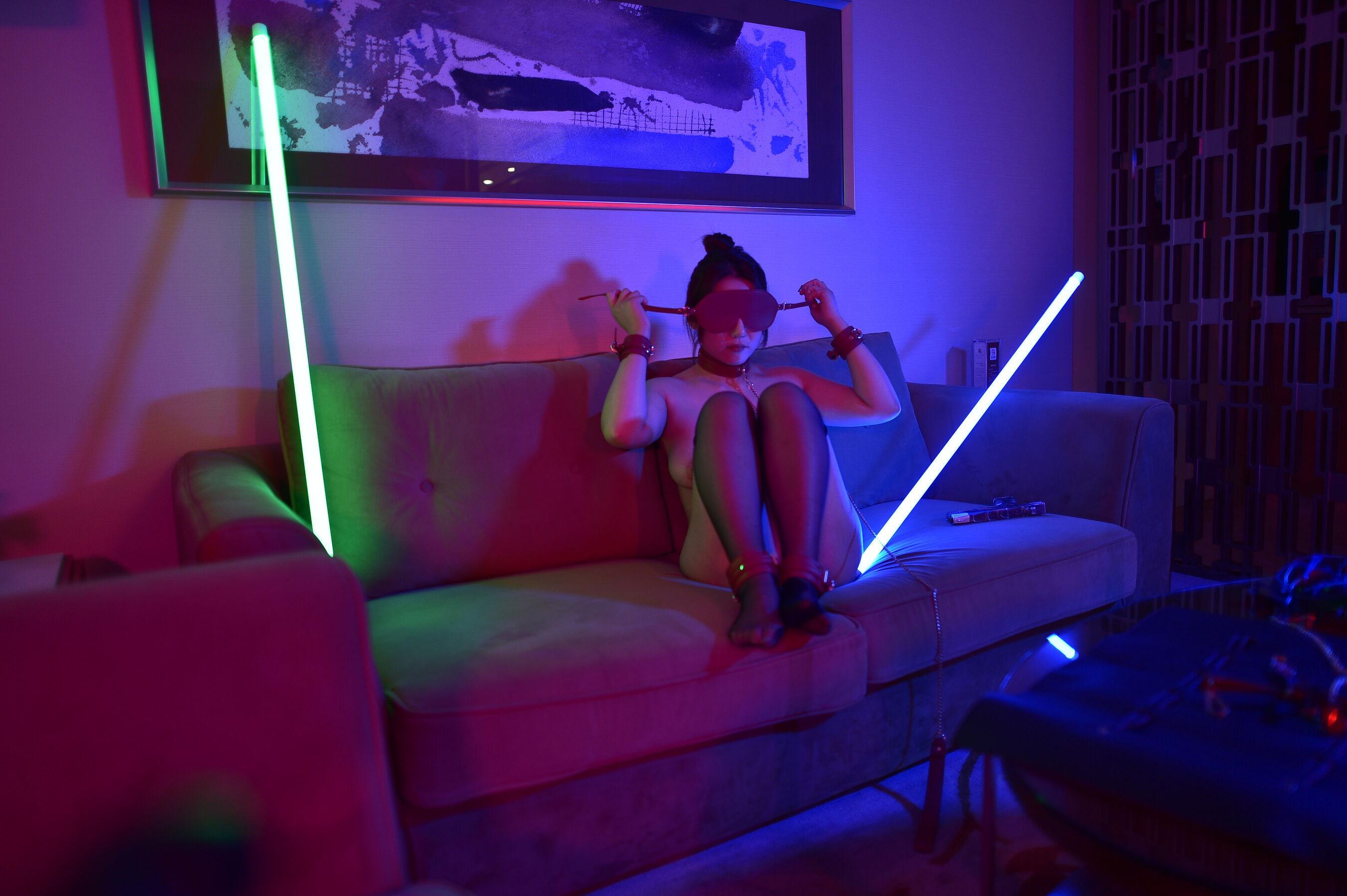 国模套图 国模如歌大尺度人体私拍套图(385)