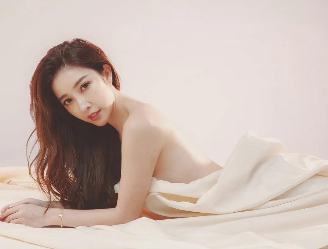 真的不会再出了！女神「许维恩」晒美乳宣布：这是人生最后一本写真书(9)