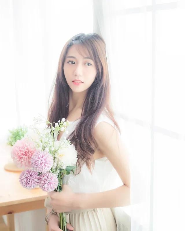 正妹子晴性感自拍甜美脸蛋露小蛮腰好美(12)