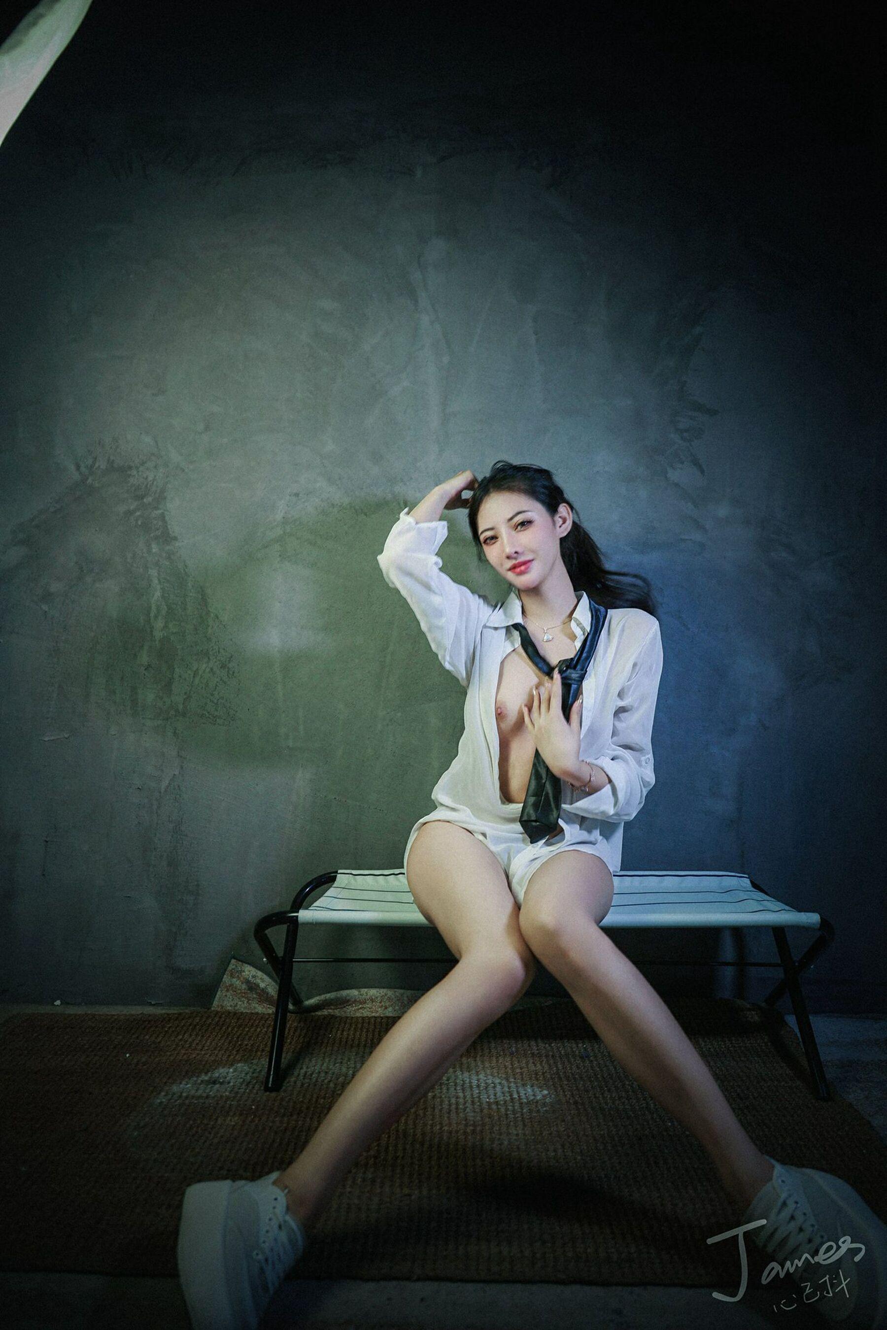 大尺度私拍精选_永远的baby (心已抖_02/03)(90)