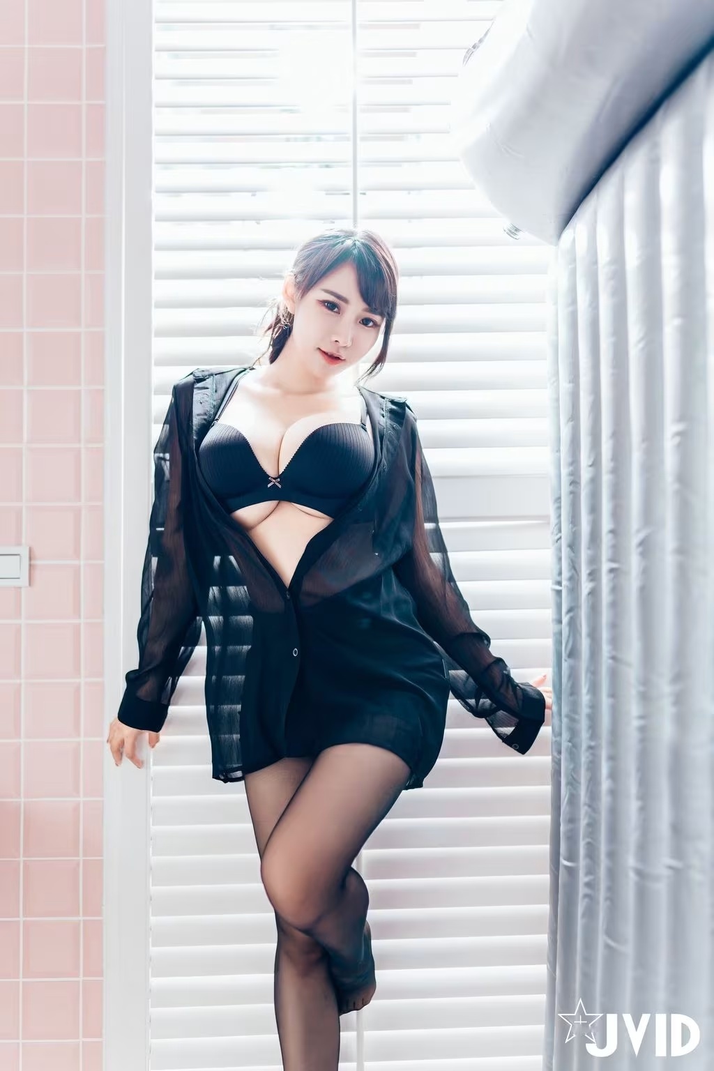 樂樂與飄飄哥：上司與新人下屬的無內黑絲終極誘惑(82)