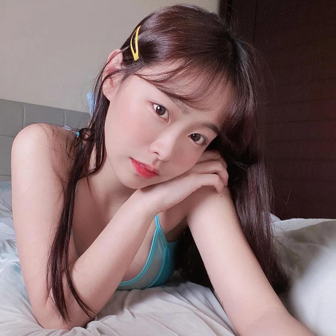 湘湘  「雪白美胸」竟然很有料....养眼到让人目不转睛！(9)