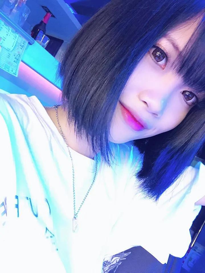 看了浑身烧烫烫！性感尤物「言言Kiwi」冷艳美脸眼神超杀，智慧囤脂造就壮观山峰！