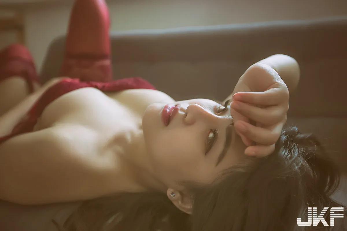 好猛！「惹火爆乳装」超惊人，F奶陈妤妤「雄厚实力」辣到极点了！(13)