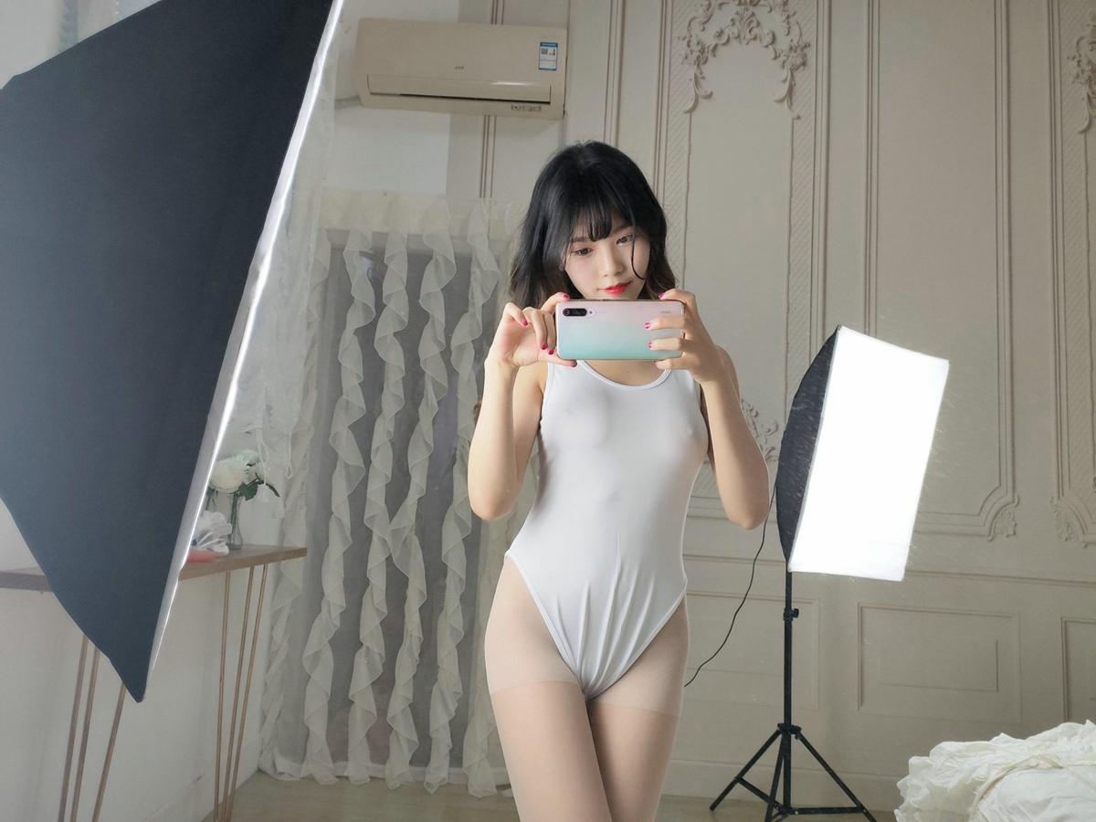 抖娘·利世 白色死库水激凸自拍(28)