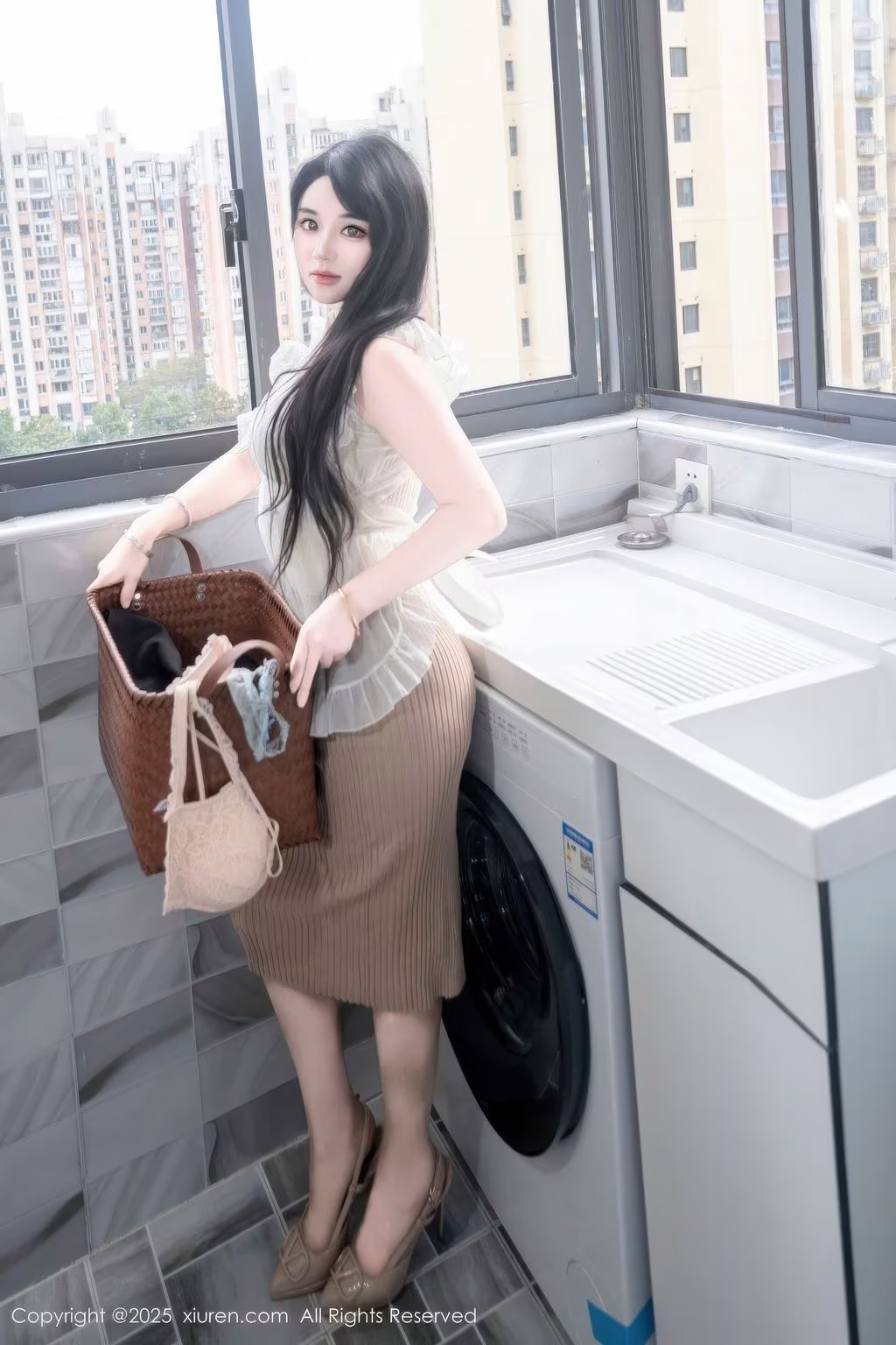 XIUREN No.11010： 汐汐愛吃草莓 (84 photos) - ( Page 1 / 5 )(7)