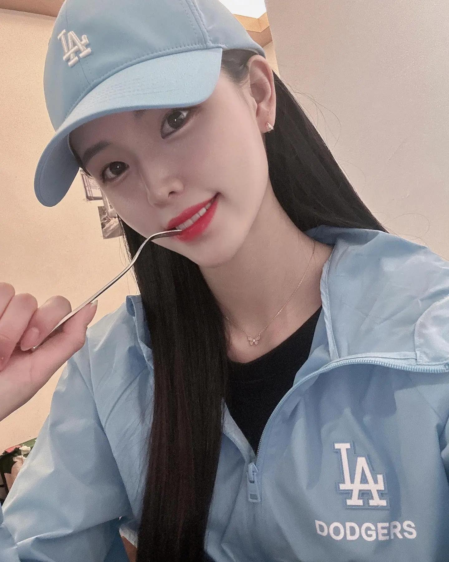 Park Sin-bi(朴信妃)详情介绍-Park Sin-bi(朴信妃)美图小说-Park Sin-bi(朴信妃)美图小说-迅雷下载-磁力-Myav范-(32)