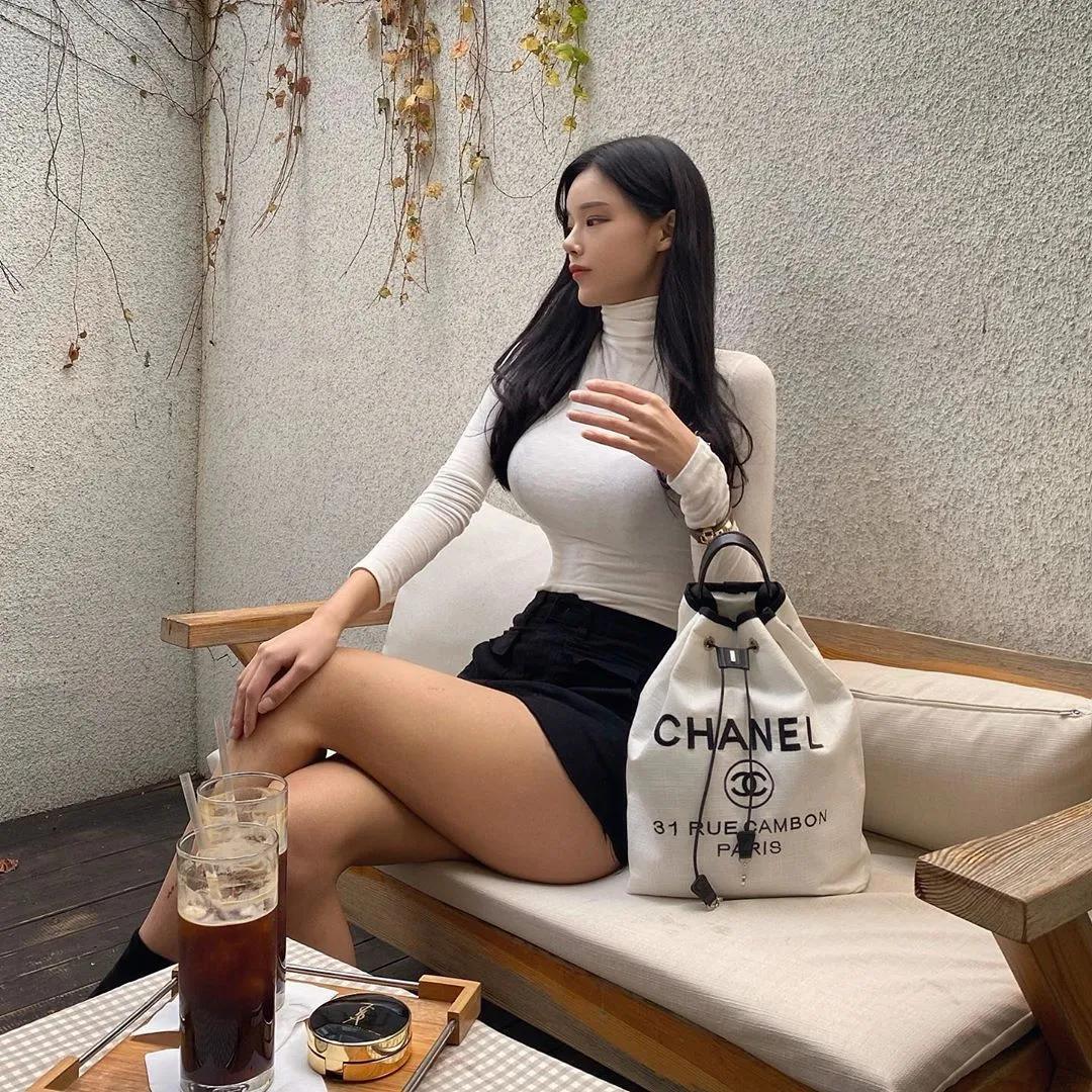 微心机！香艳美乳妹「极品美腹」视角好邪恶！狂暴的傲人身材太火辣啦…-小湿妹图(20)