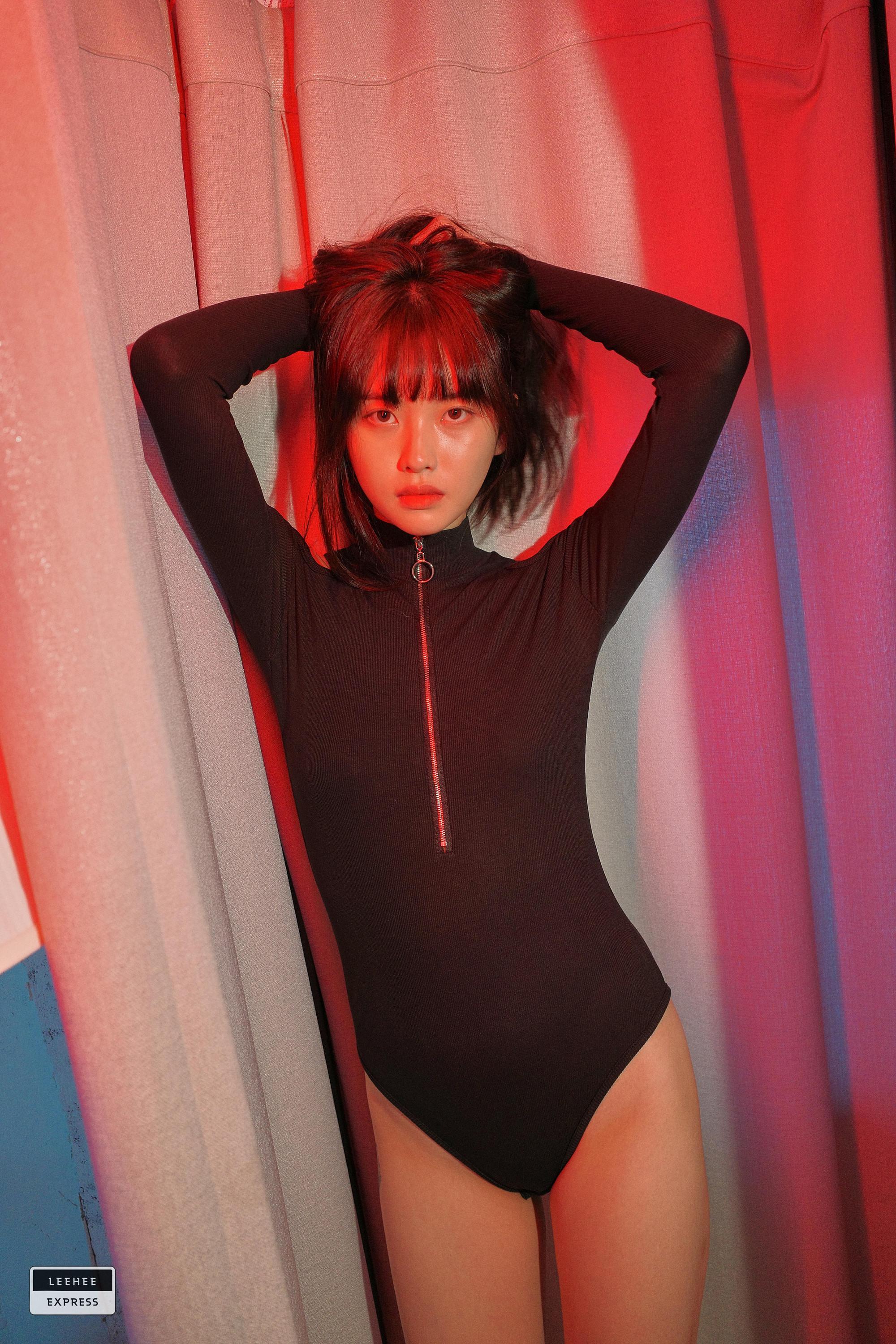 GMS(고말숙)《黑色高衩衣》稚嫩大腿任你观赏(23)