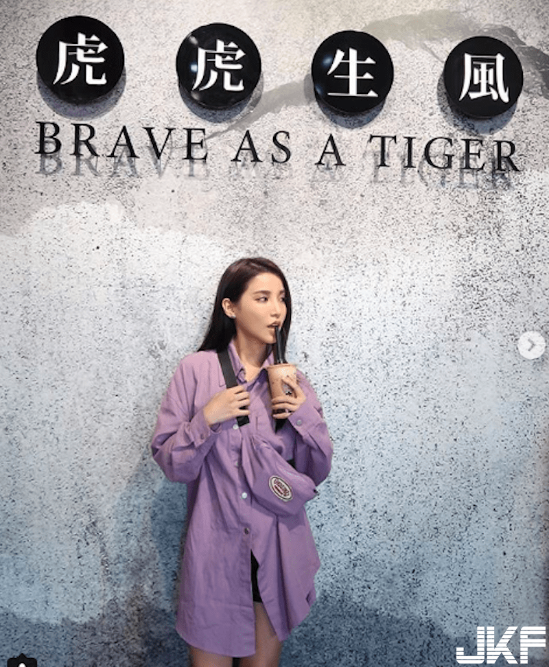 「混血正妹」出国度假秀身材，比基尼中路敞开「白嫩一片」好诱人～(4)