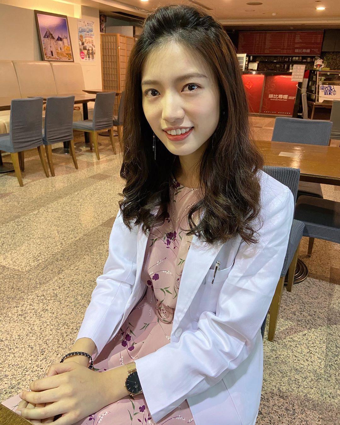 正妹医生不用浓厚的妆容就能用那双水灵大眼将人掳获~Dr.Hsuan(2)