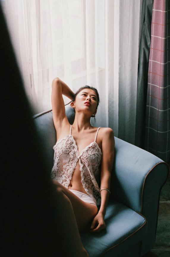 「清新御姐」浴室湿身写真！白色蕾丝下湿润的纤细美体，要洗掉所有的忧愁！(14)