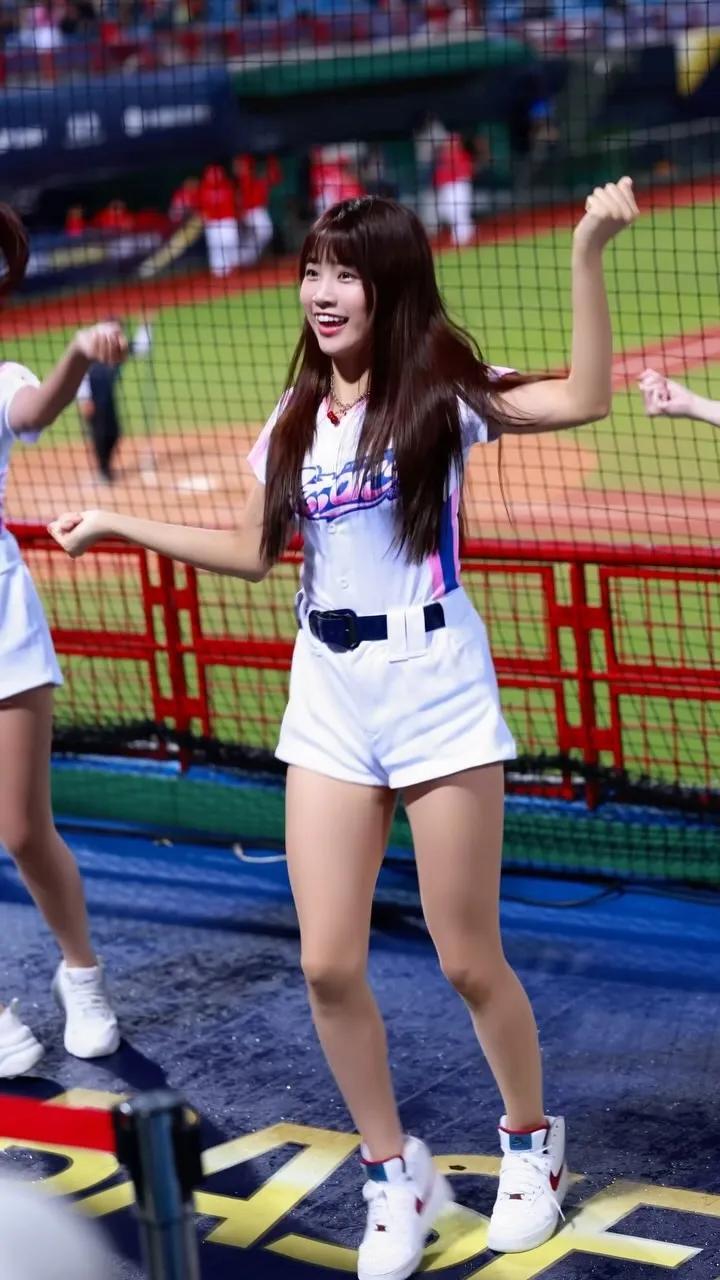 外型超抢眼「陈伊」令人叹为观止的性感魅力(23)