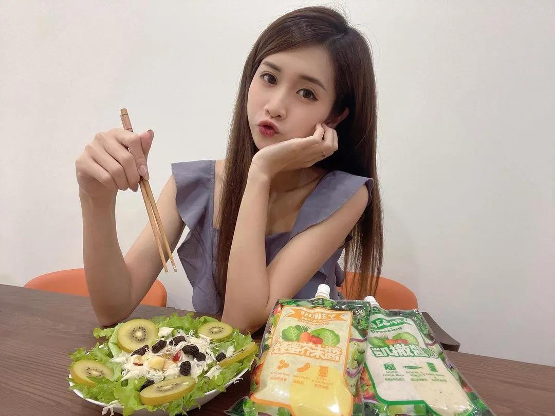 正妹「筠筠儿」气质外型笑容迷人 IG满满福利(4)