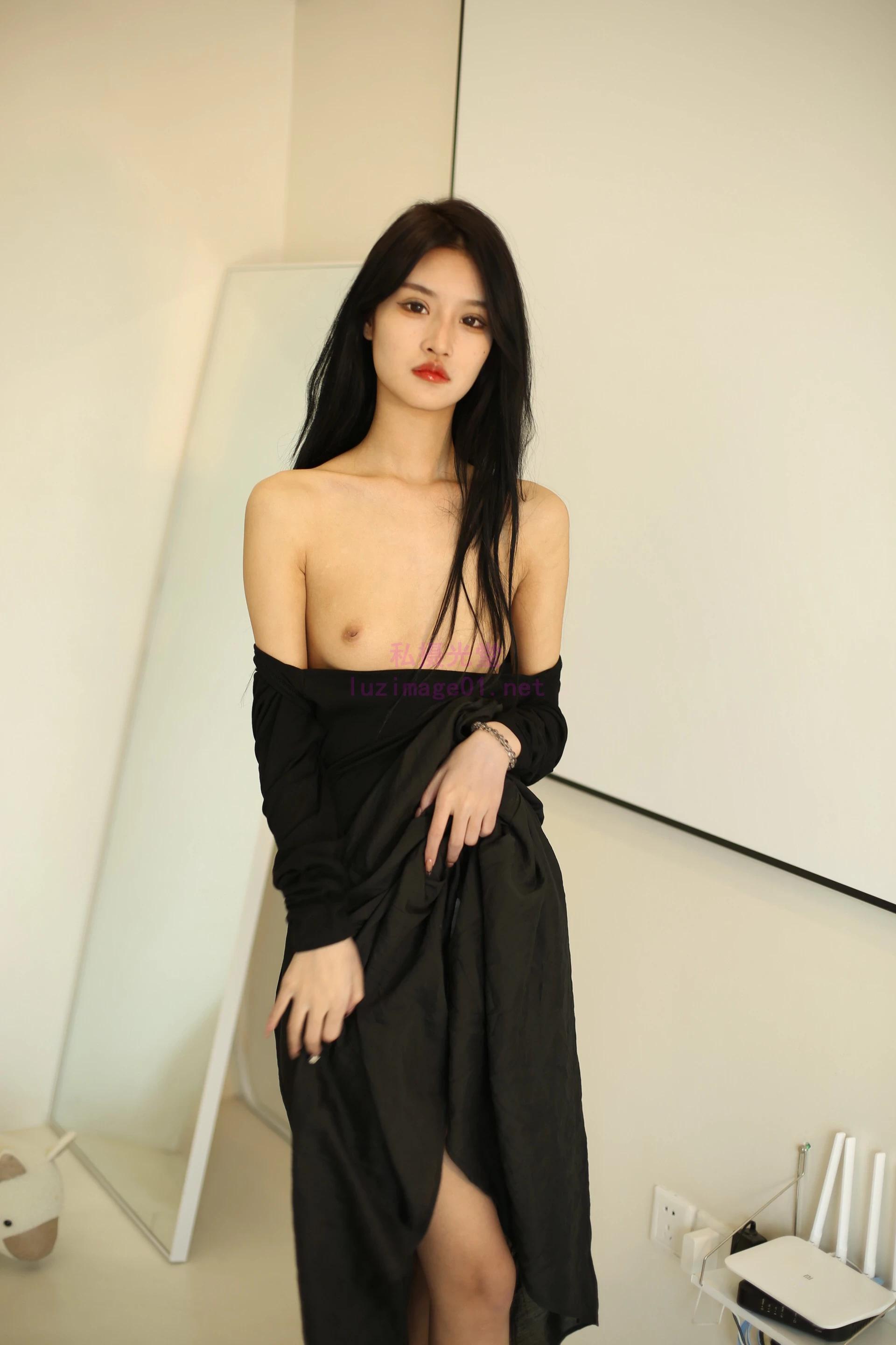 【可咪】氣質美女私拍女體PART1 (348P)(250)