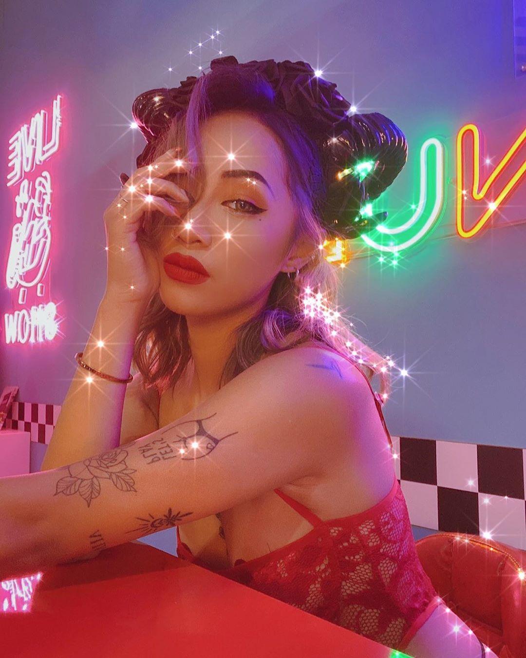 小麦肌女警「金于乔」M腿开场超狂放　撩人舞姿「扭动肉体」引人犯罪-小湿妹图(12)