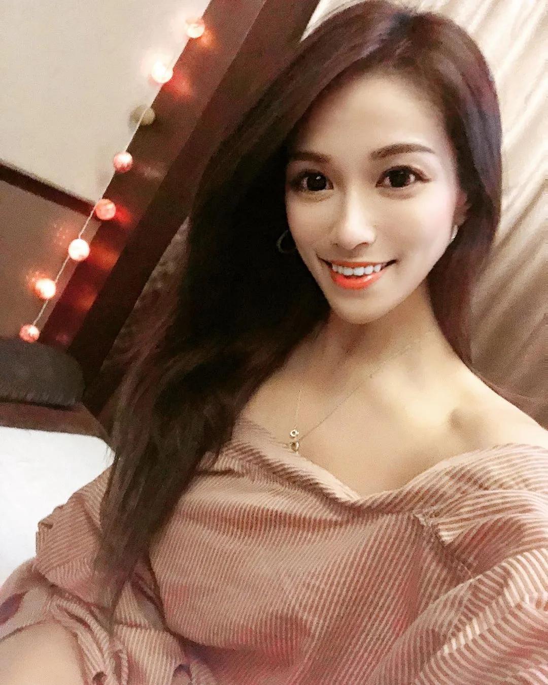 晓函 甜美脸蛋配上饱满身材刚刚好...