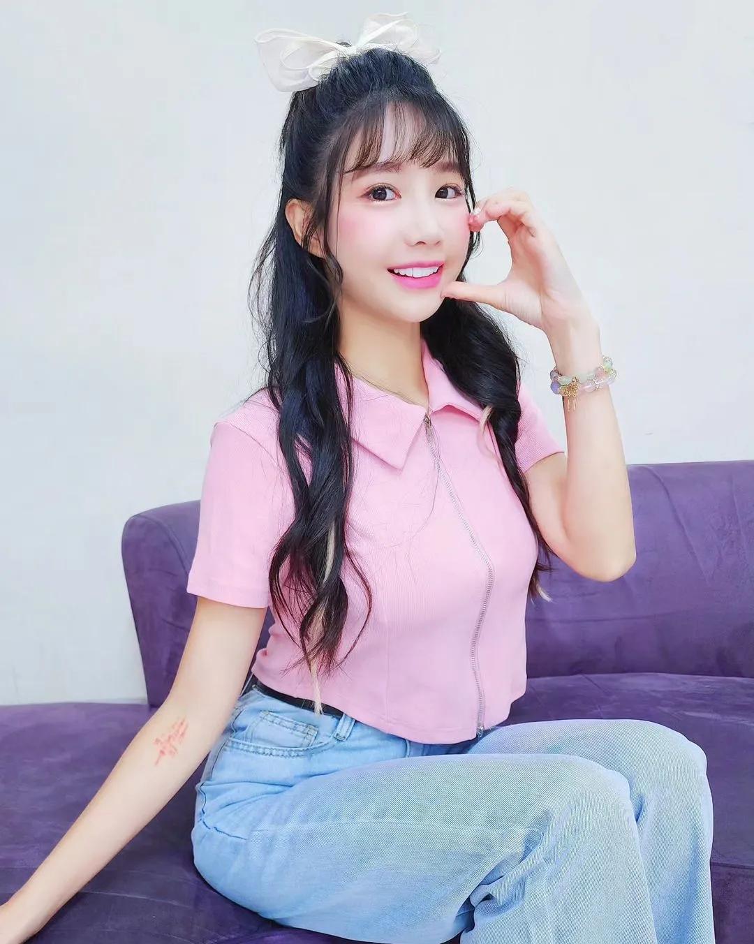 啦啦队正妹「筠熹」惹火深沟露出....若隐若现身材好诱人(13)