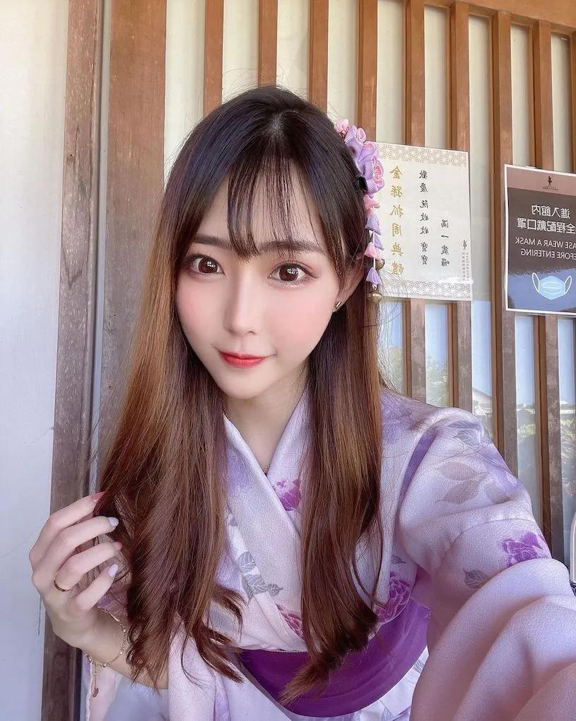 正妹「玮庭Angela」运动服造型好辣，「侧面的性感臀型」超撩人！(8)