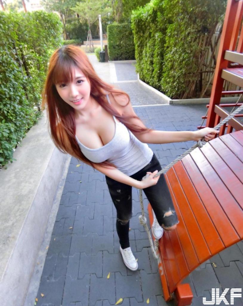 公园惊见「极品爆乳妹」大肉包真火辣！满满的「巨乳画面」真让人不要不要…-小湿妹图(3)