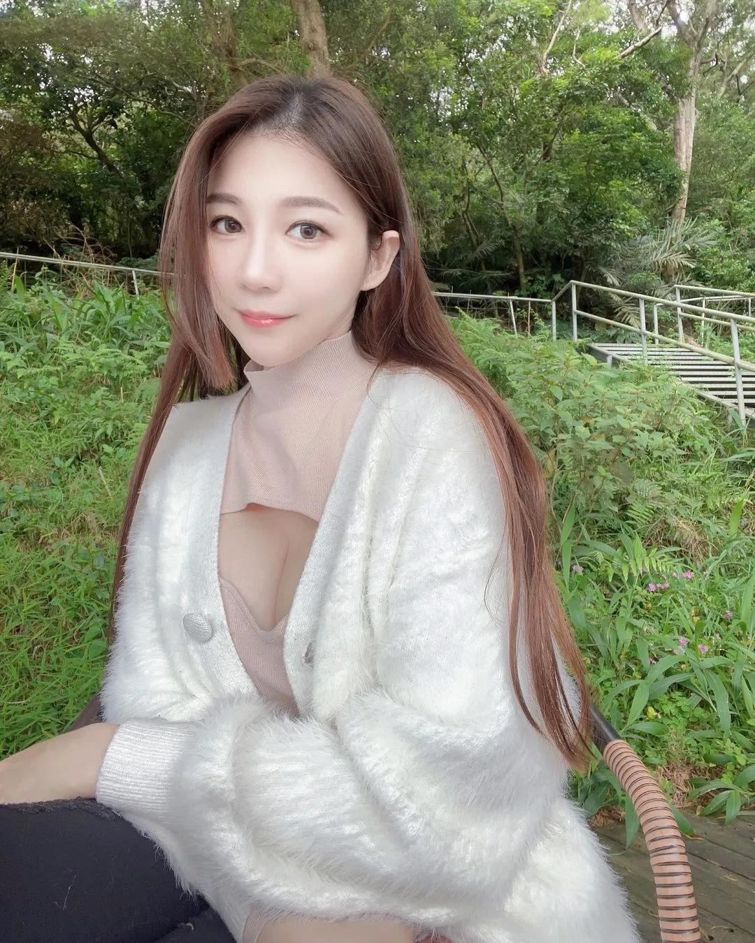 性感女神「恩齐恩齐」甜眼的外表下有著惹火胴体 满满的刺激(8)