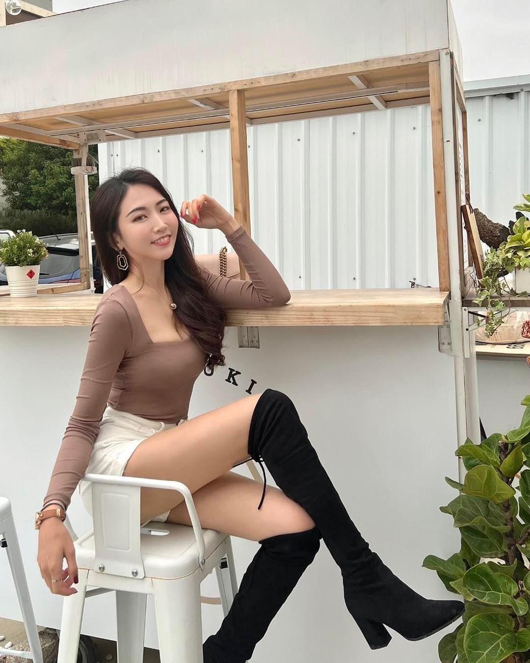 漂亮宝贝菁菁修长S曲线看了就鼻血狂喷啊！笑容超有感染力还有「傲人深沟」(7)