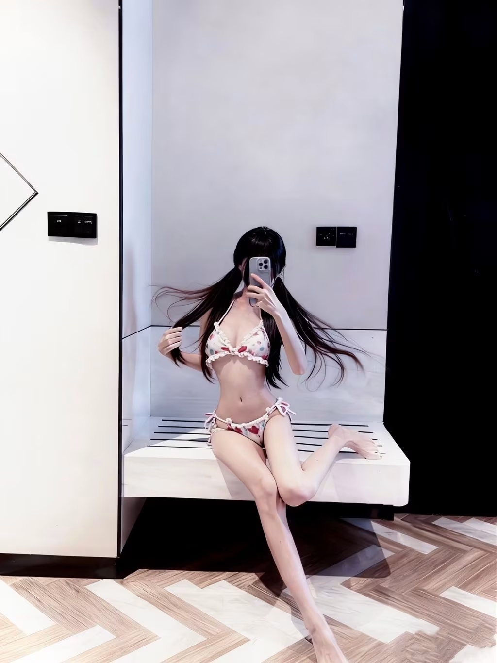 roo8888s(妮子)： 抖音超美反差博主 顏值和身材確實頂 (63 photos + 19 videos) - ( Page 1 / 4 )(31)