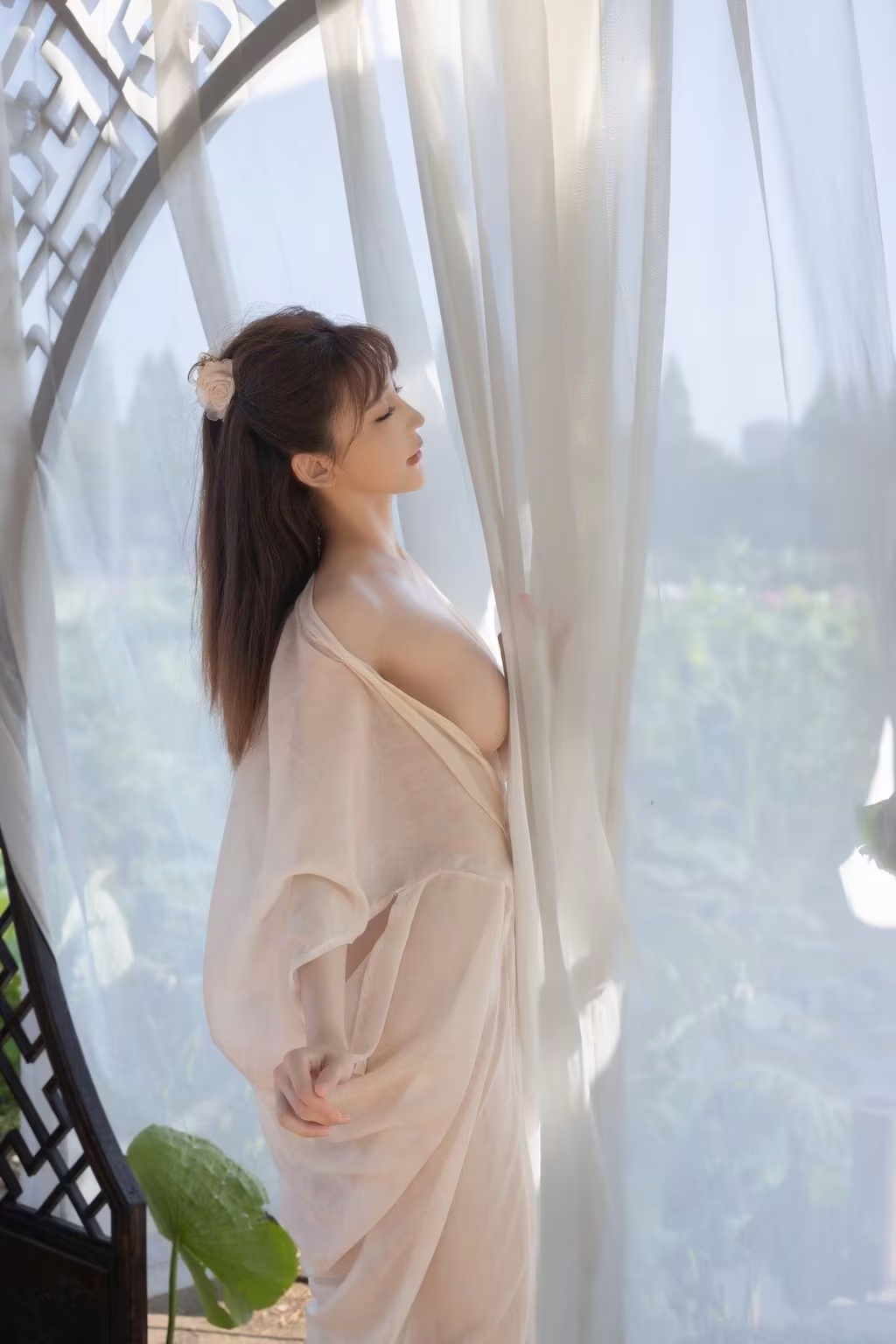 [內購無水印] Lu Xuan Xuan (陸萱萱)： 秀人網模特 荷花 (91 photos) - ( Page 1 / 5 )(38)