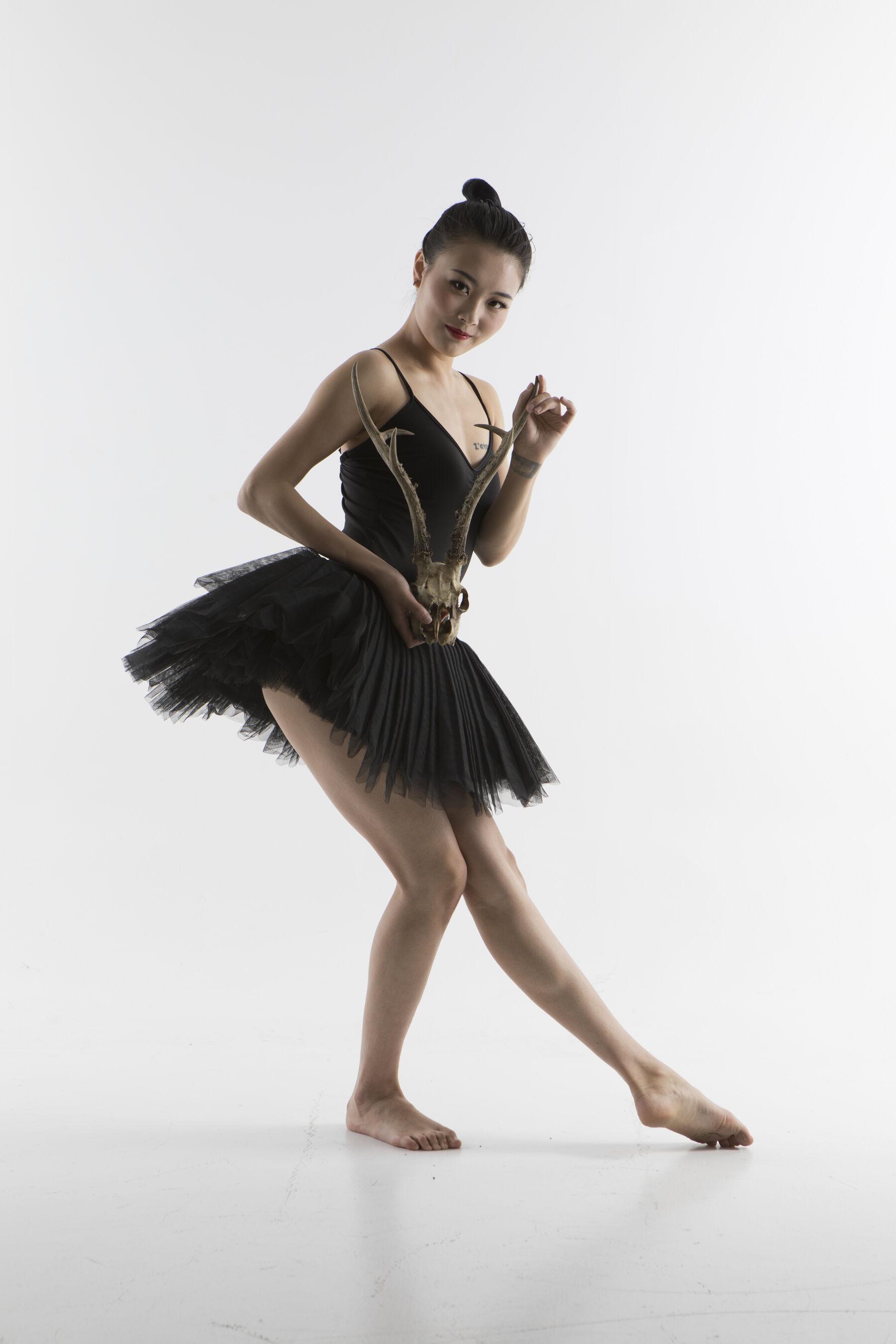 【行色】国模千屿大尺度人体私拍套图(109)