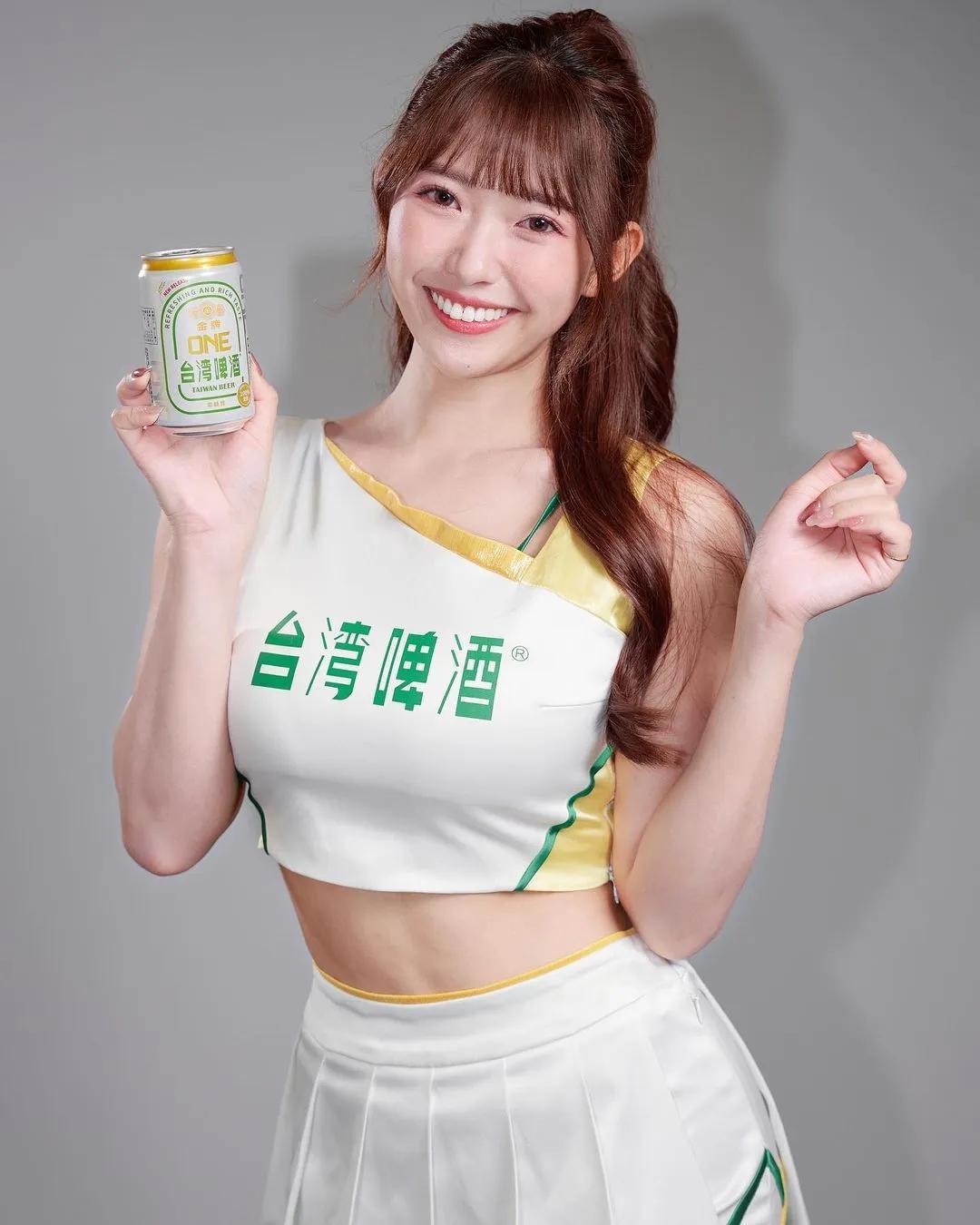 网美「阿江」浑圆饱满乳力狂炸 画面看了冻末条(14)