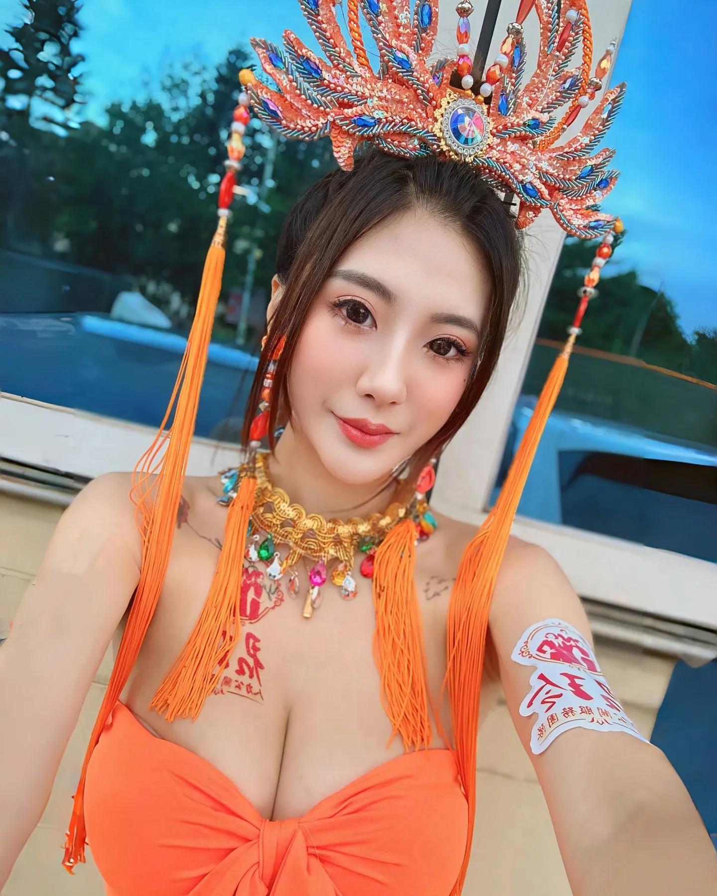 神颜值「ᴊ ᴇ s s ɪ ᴇ ♡ 洁浠」呼之欲出的上围让观众激动(3)