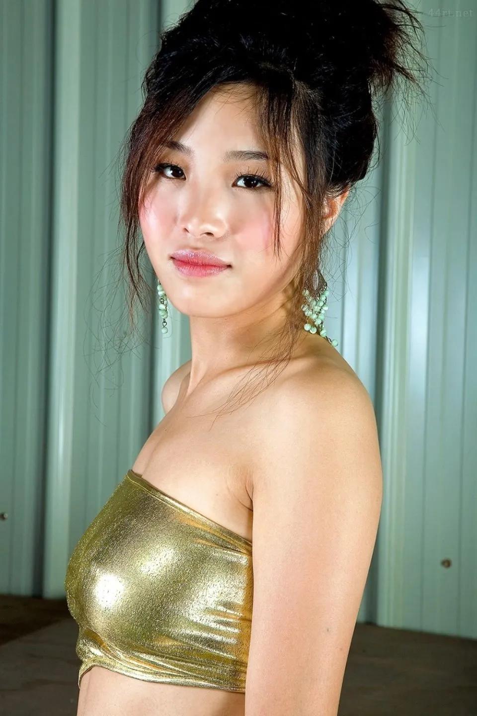 【陆模私拍】陆模-何丽琪 美模私拍无圣光福利图 (二)(5)