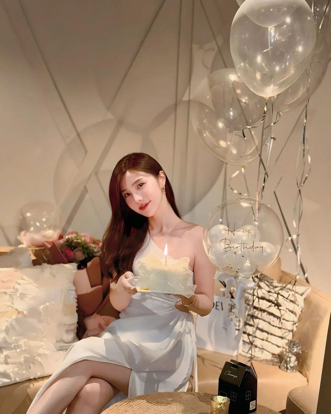 引人遐想 「Zora」太有恋爱感 展现诱人曲线