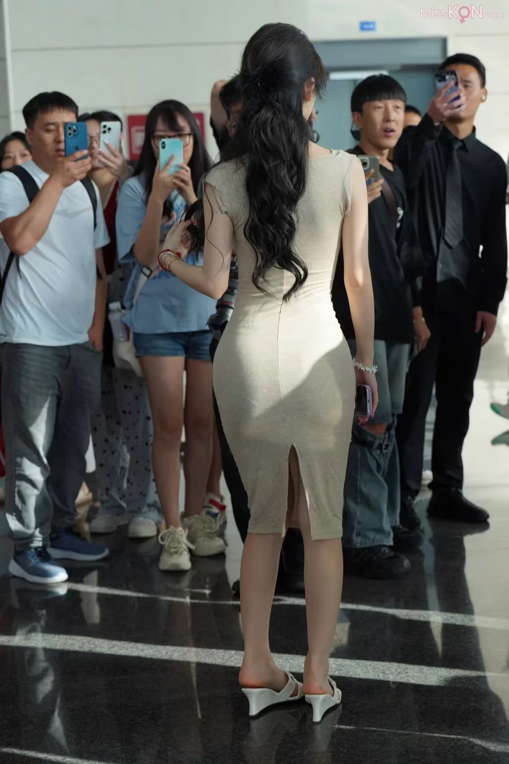 精選街拍：都市女性的私密瞬間(64)