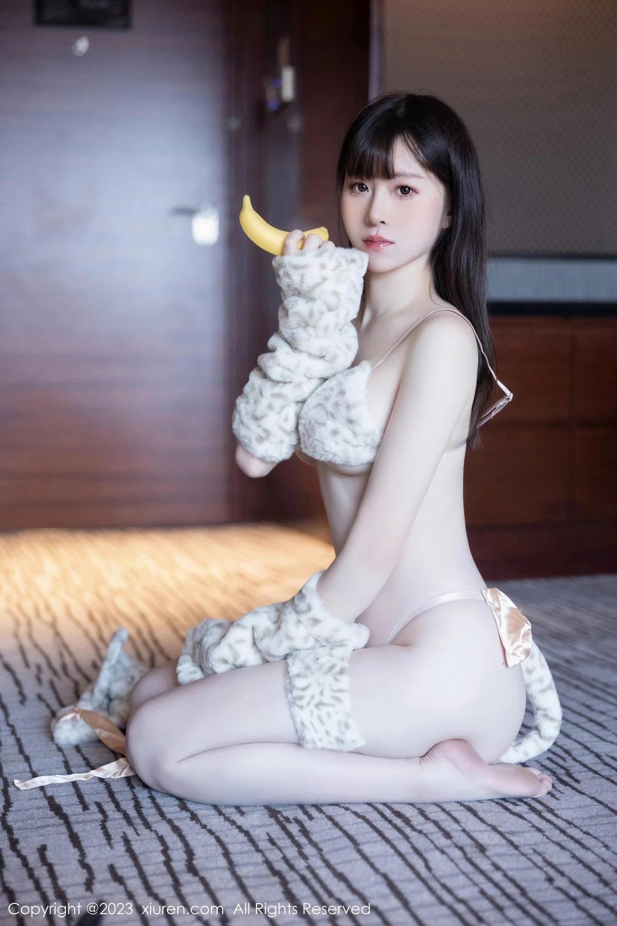 XiuRen第7803期_模特林悠悠私房性感淺色毛絨卡哇伊服飾秀白嫩肌膚完美誘惑寫真85P(19)