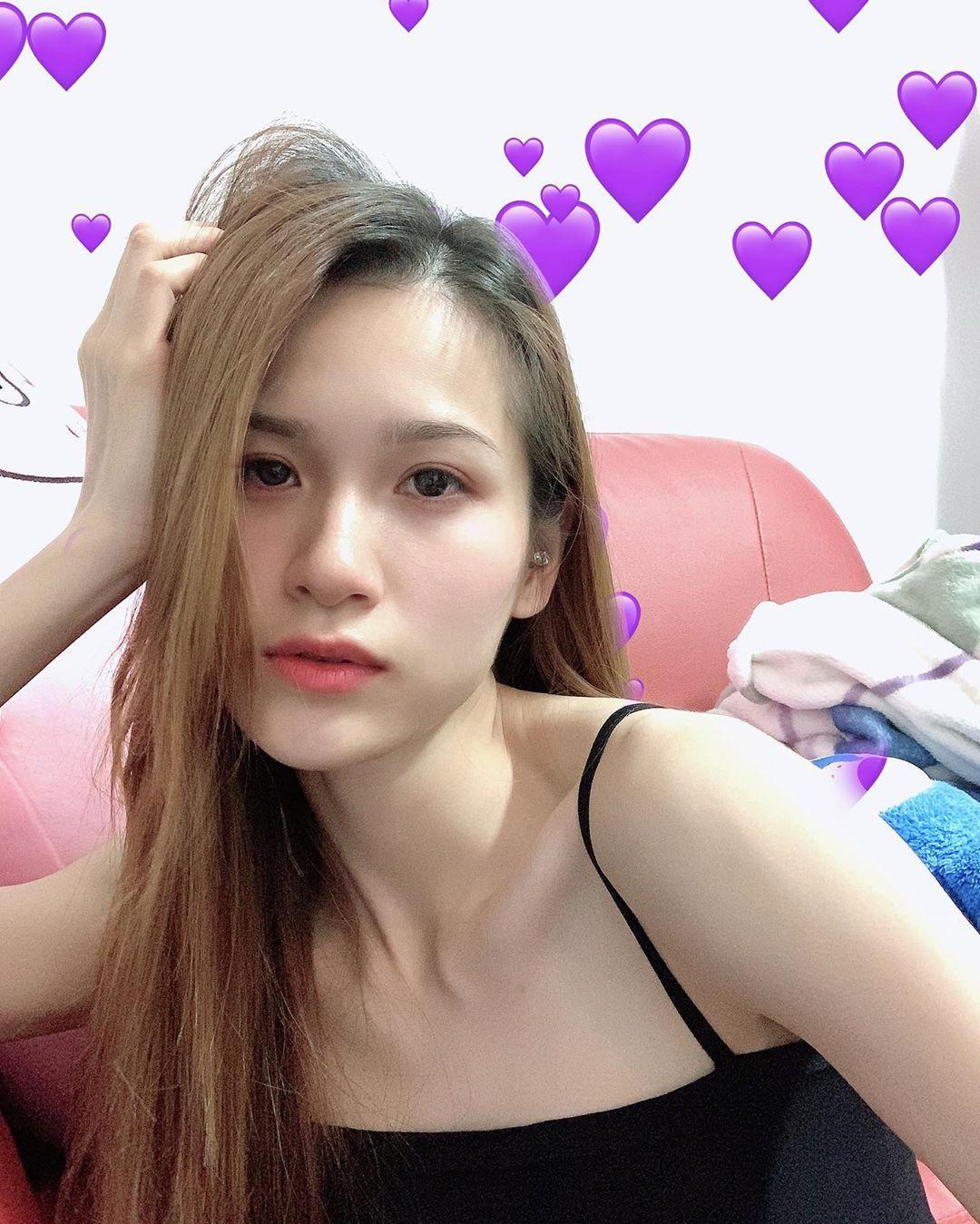 婉甄 清纯可爱配上小巧雪乳.....画面实在太养眼(7)