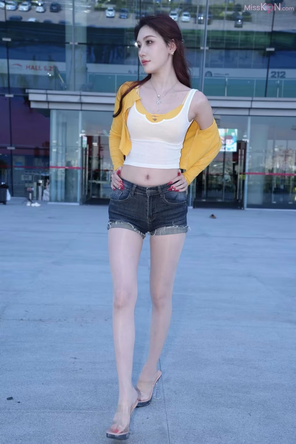 街拍精選：都市女子的私密瞬間(134)